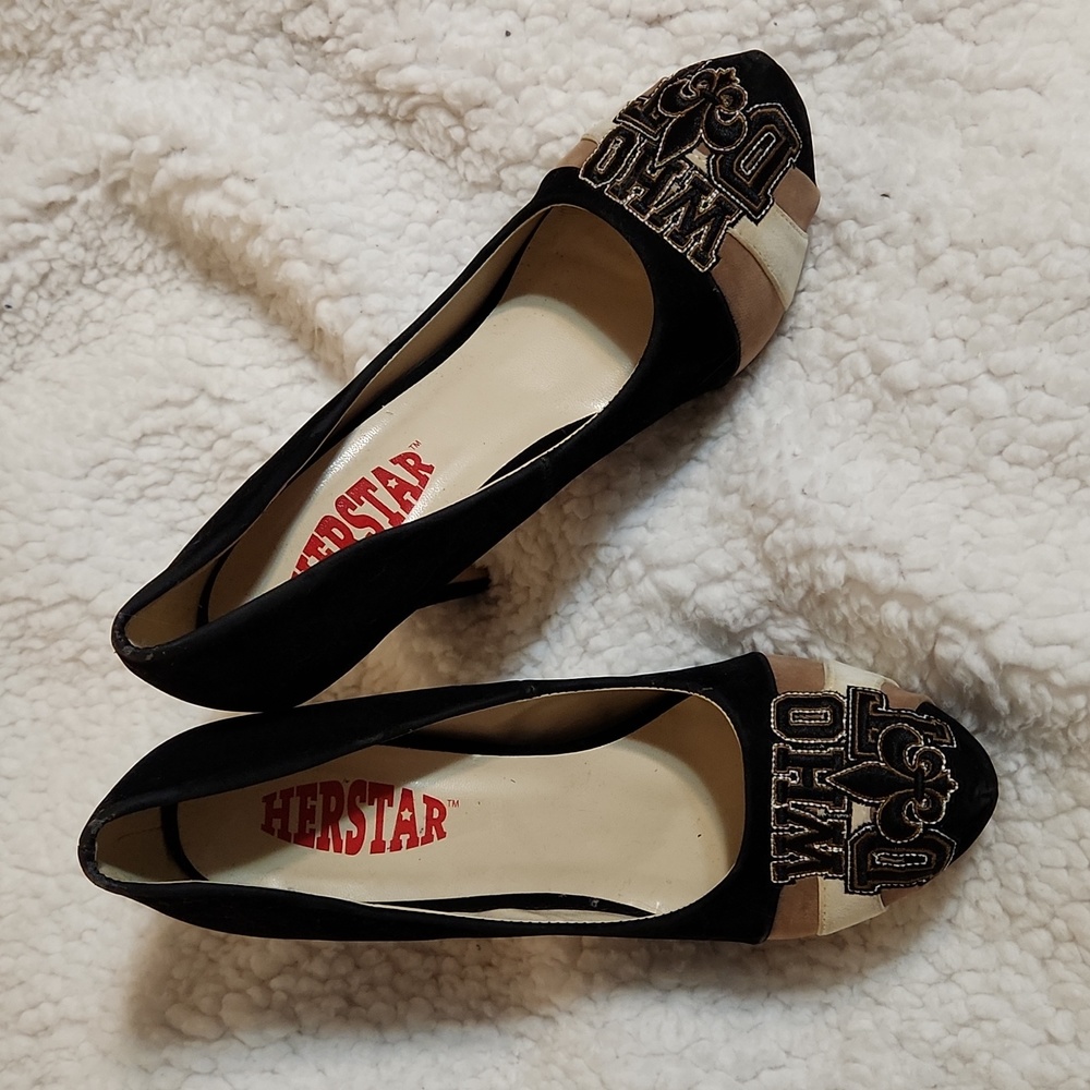 Herstar New Orleans Saints faux velvet heels pumps black gold fleur de lis! NWOT